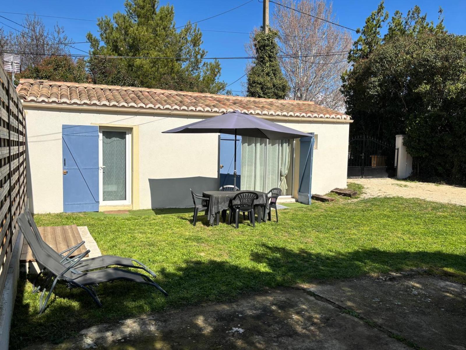 Maison De Vacances En Campagne Cavaillon Exterior photo